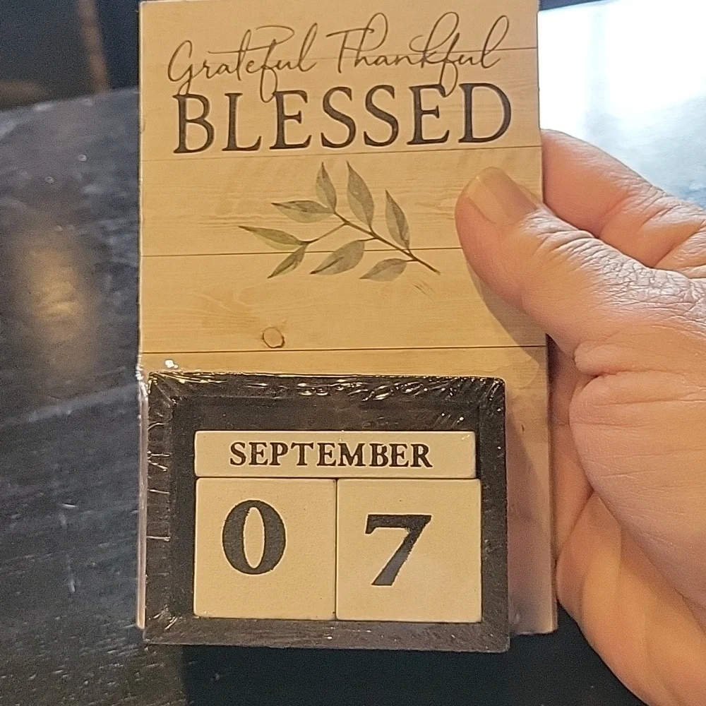 5 For 25.00/Little Wooden Calendar,Farmhouse style,NWT